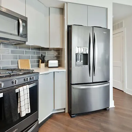 Amazing Midtown 2 Bdrm-3