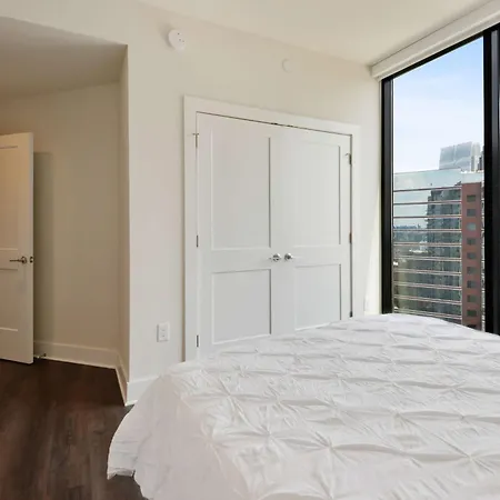 Amazing Midtown 2 Bdrm-2