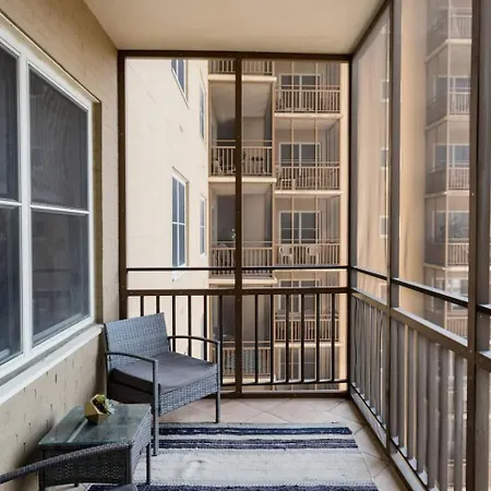 Rare 2 Bed 2 Bath Downtown Condo Near Aquarium-3
