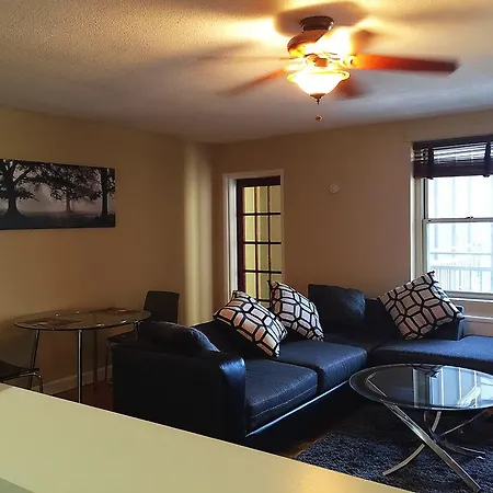 Downtown 1 Bedroom Apartment 18H-2